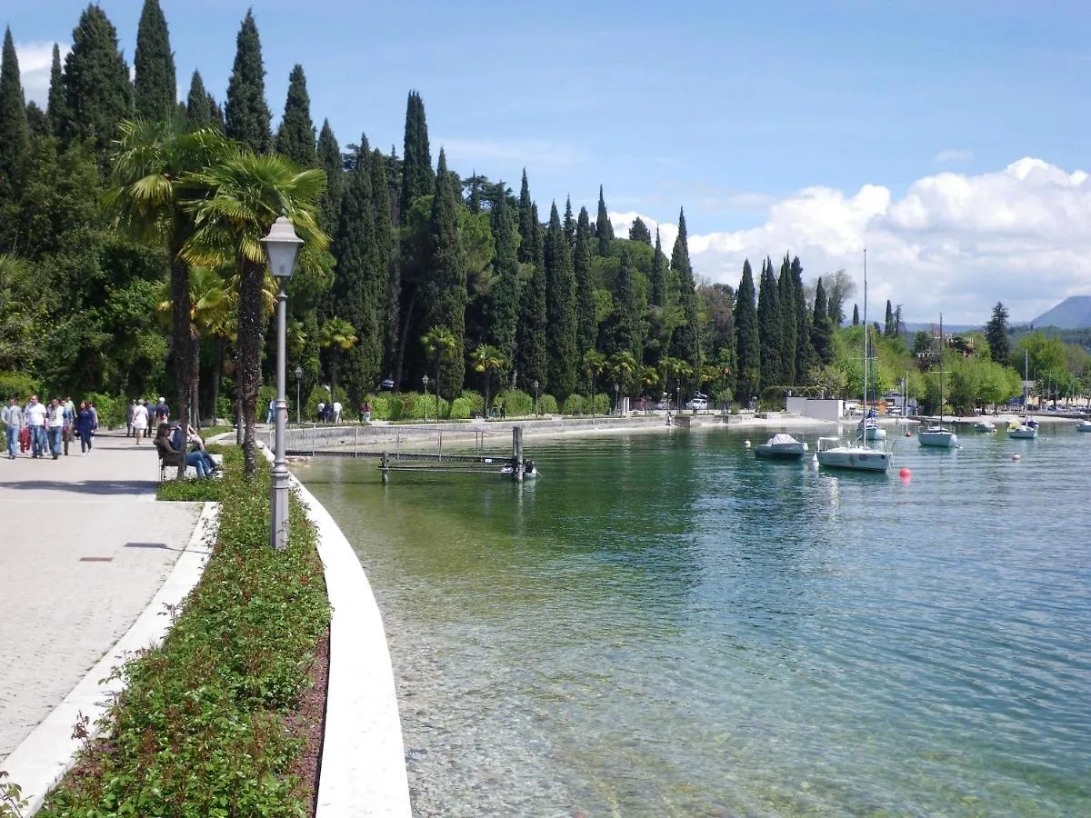 Garda Lake And Swimming Pool Apartment