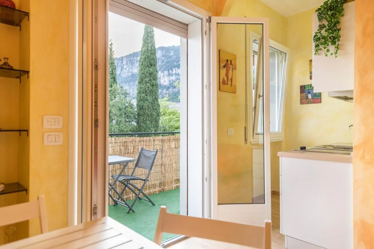 Garda Lake And Swimming Pool Apartment