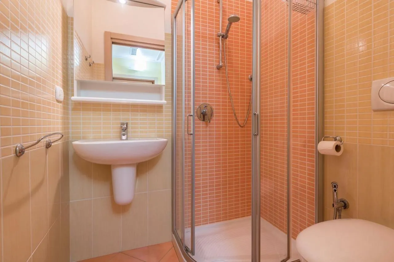 Garda Lake And Swimming Pool Apartment Italy