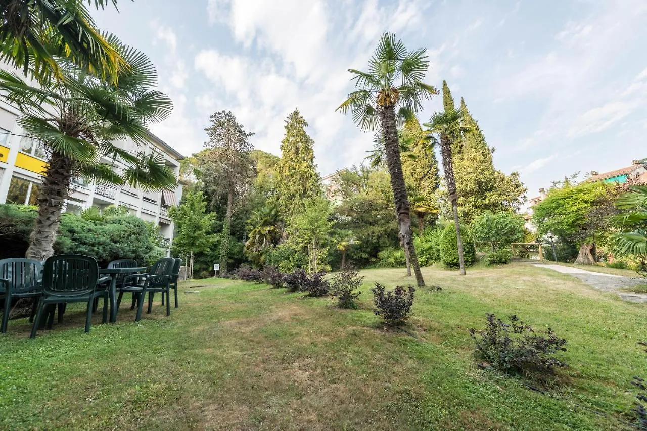 Garda Lake And Swimming Pool Apartment Garda (Verona)