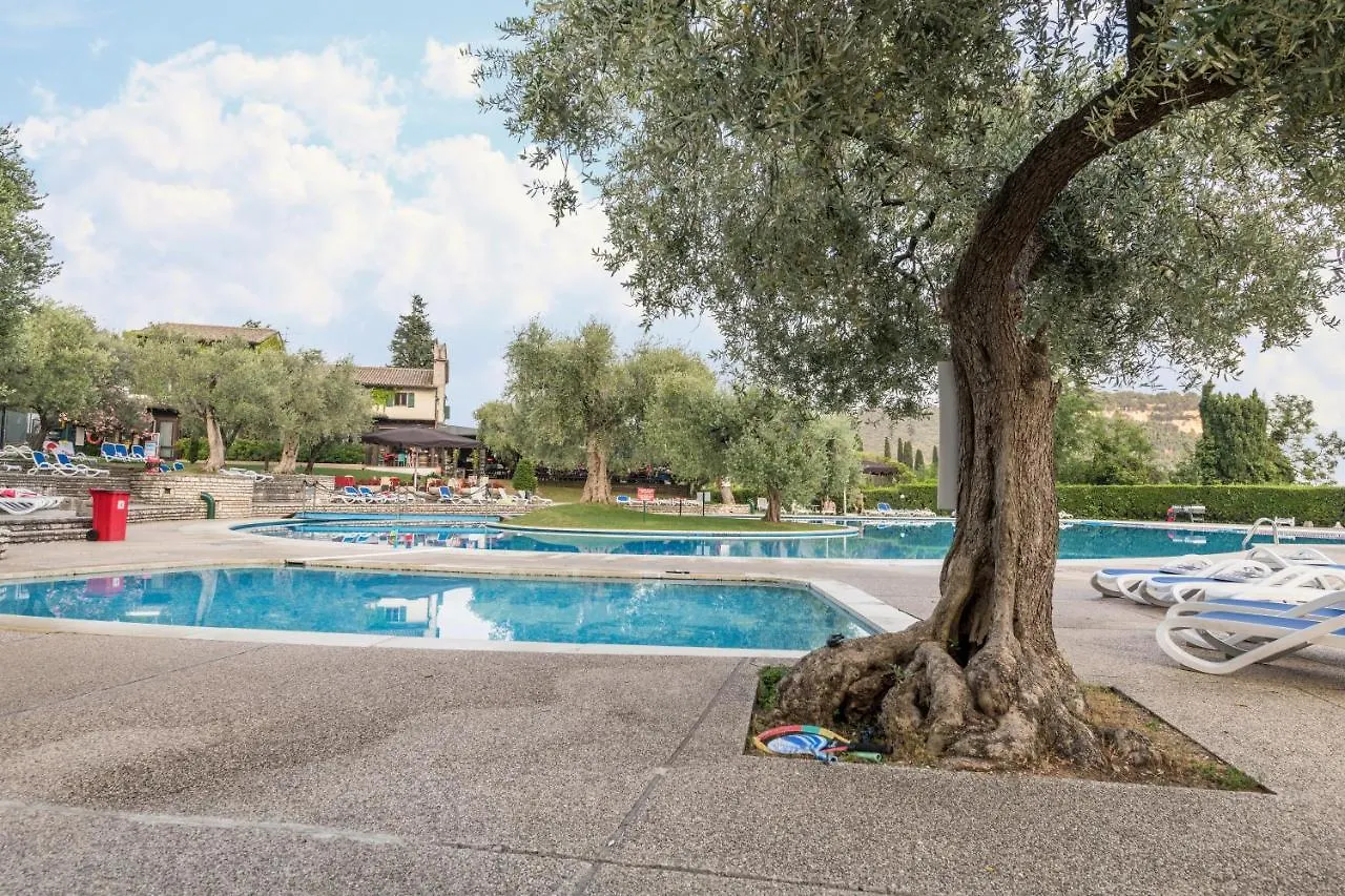 Garda Lake And Swimming Pool Apartment
