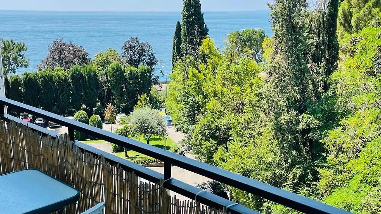 Garda Lake And Swimming Pool Apartment