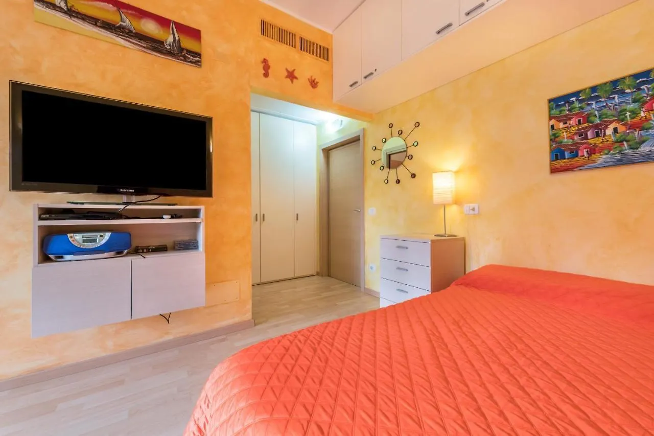 Appartamento Monocale San Vigilio con piscina Garda  0*, Garda (Verona) Italia